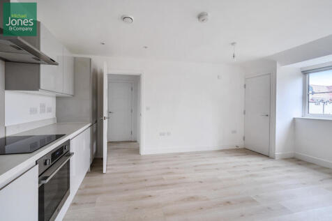 e8c527bd-8aa4-4f4...