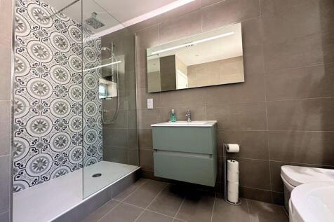 Bath &amp; Shower Room