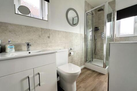 Bath &amp; Shower Room