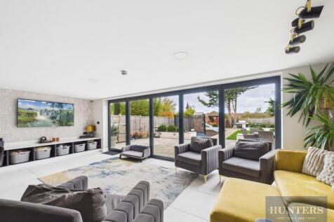 Kitchen / Living Area