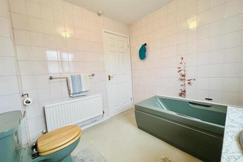 Bathroom Aspect 2