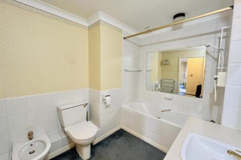 Bed 1 En Suite