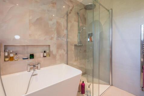 Bed 1 En suite