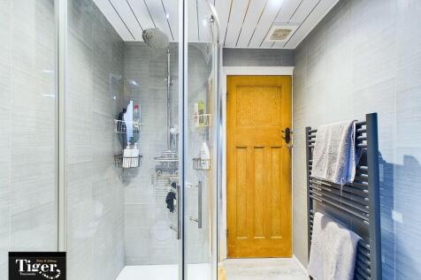 CAM02176G0-PR0419...