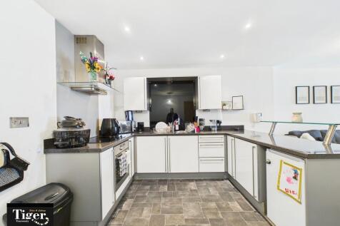 CAM02176G0-PR0556...