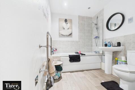 CAM02176G0-PR0556...