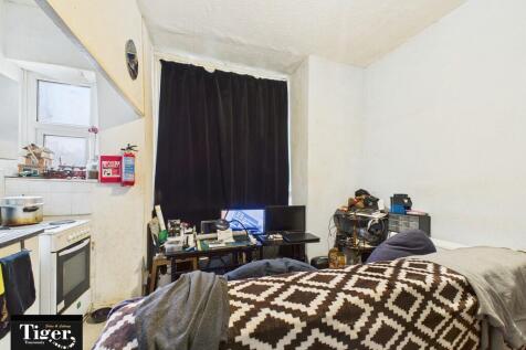 CAM02176G0-PR0560...