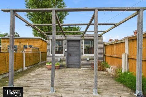 CAM02176G0-PR0627...