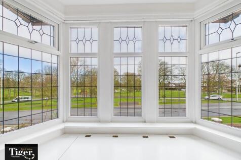 CAM02176G0-PR0528...