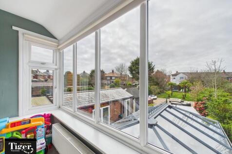 CAM02176G0-PR0528...