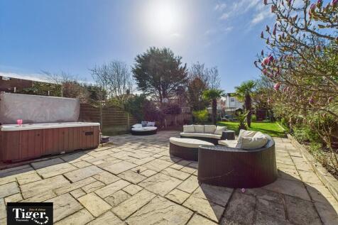 CAM02176G0-PR0528...