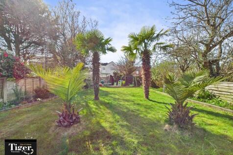 CAM02176G0-PR0528...