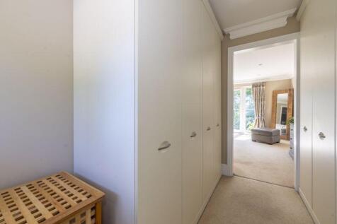 Dressing Room - Photo 15