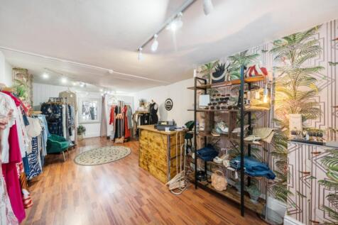 1277263-18-682486fc7888a-ARW