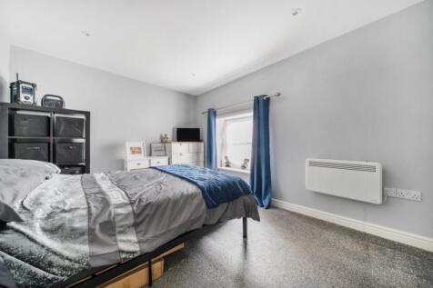 1277263-16-682486f0a77a1-ARW