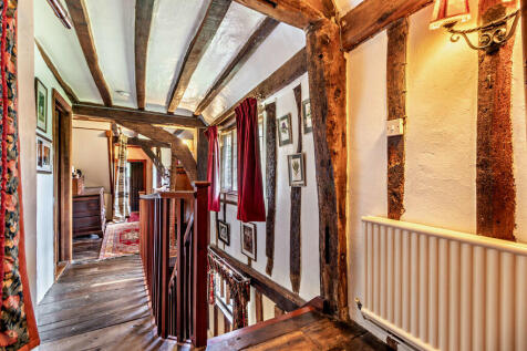 8605533-interior1...