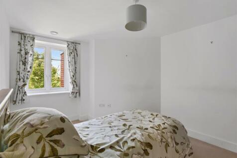 Bedroom 1.JPG