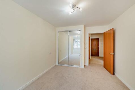 DOUBLE BEDROOM