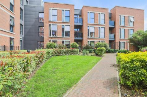 Glenhills Court communal gardens.JPG