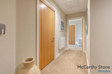 8633325-interior10.jpg