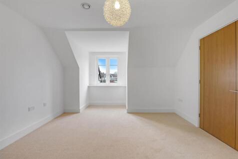 05-f803JHMCSR - 20 Yew Tree Court - 13-medium.jpg