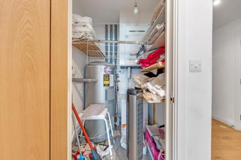 02-8570PFMSC 27 Ceasars Place -4-medium.jpg