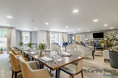 Homeowners Lounge/Restaurant