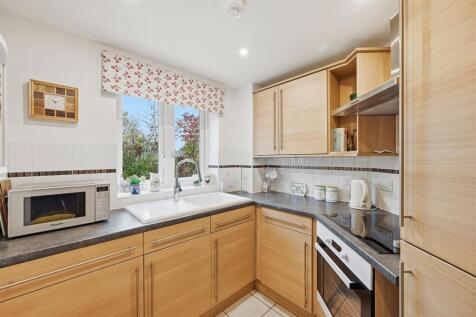 Kitchen 6 Tythe Court.jpg