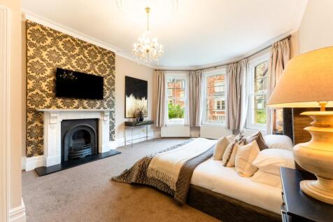 Principal bedroom