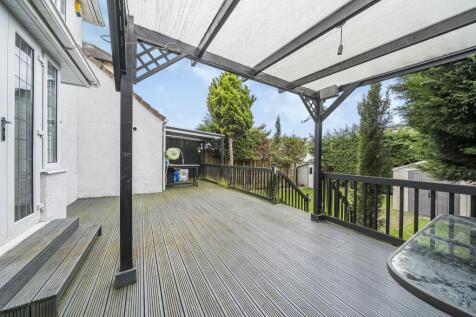 Decked Dining Area and Outdoor Kitchen