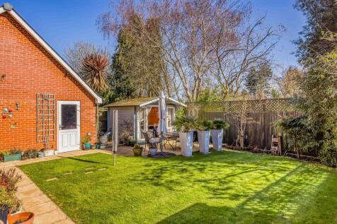 32 Longcroft Way, Havant-Small-PorticoMarketing-Ne