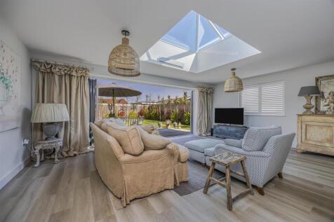 45 East Bracklesham Drive, Bracklesham Bay-Portico