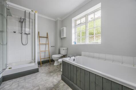 Hollyhouse-New Bathroom-PorticoMarketing-Nexa-3.jp