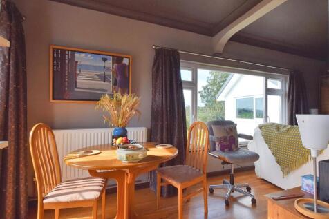 Living room/dining room