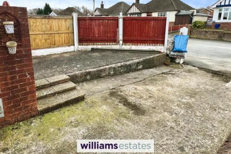 Driveway/Front Garden