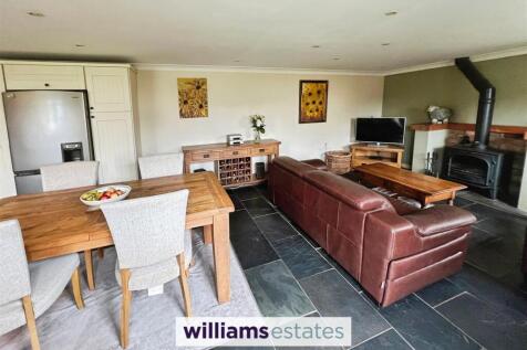 Kitchen Diner / Living Space