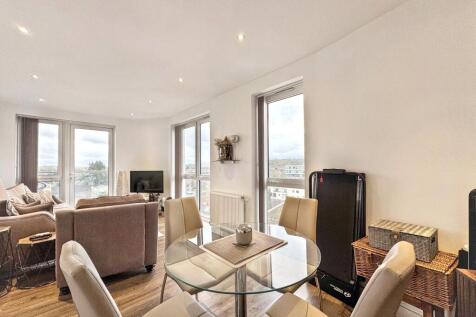 Open plan lounge/dining area