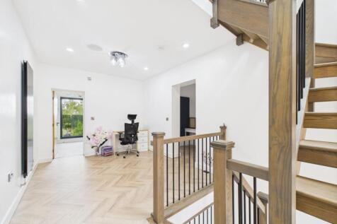 First Floor Landing/Study Area