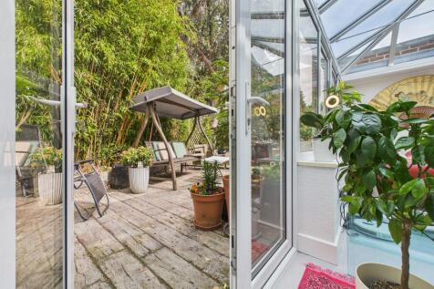 Conservatory onto Garden