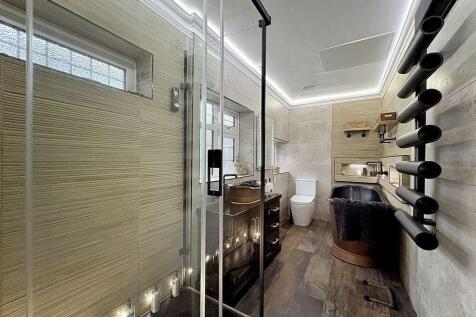 DOWNSTAIRS BATHROOM