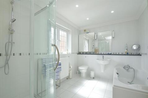 resizedFamilyBathroom.jpg