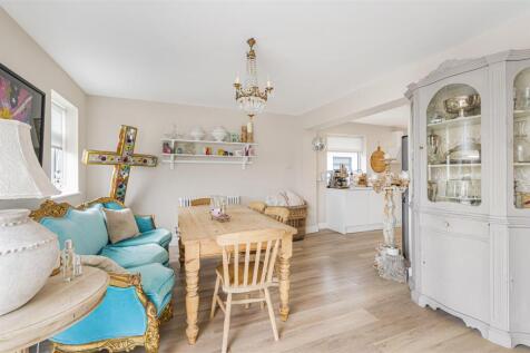 Lounge Dining Room
