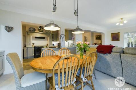 Living Area/Dining Room