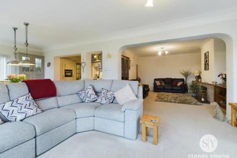 Living Area/Dining Room