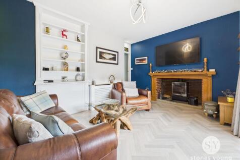 Split level lounge diner