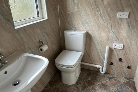 CLOAKROOM/UTILITY ROOM