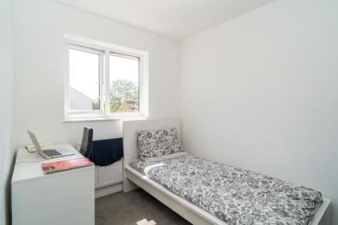 006-14 Bray Close.jpg