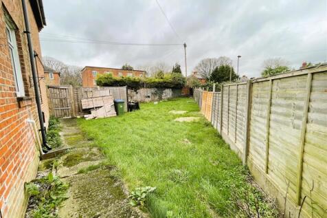 8 Woodcote Road garden.jpeg