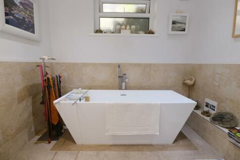HOUSE BATHROOM