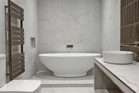 Bathroom 1.jpg